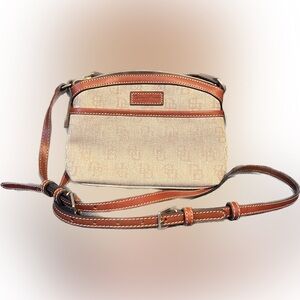 NWOT Dooney & Bourke Signature Logo Print Crossbody Bag